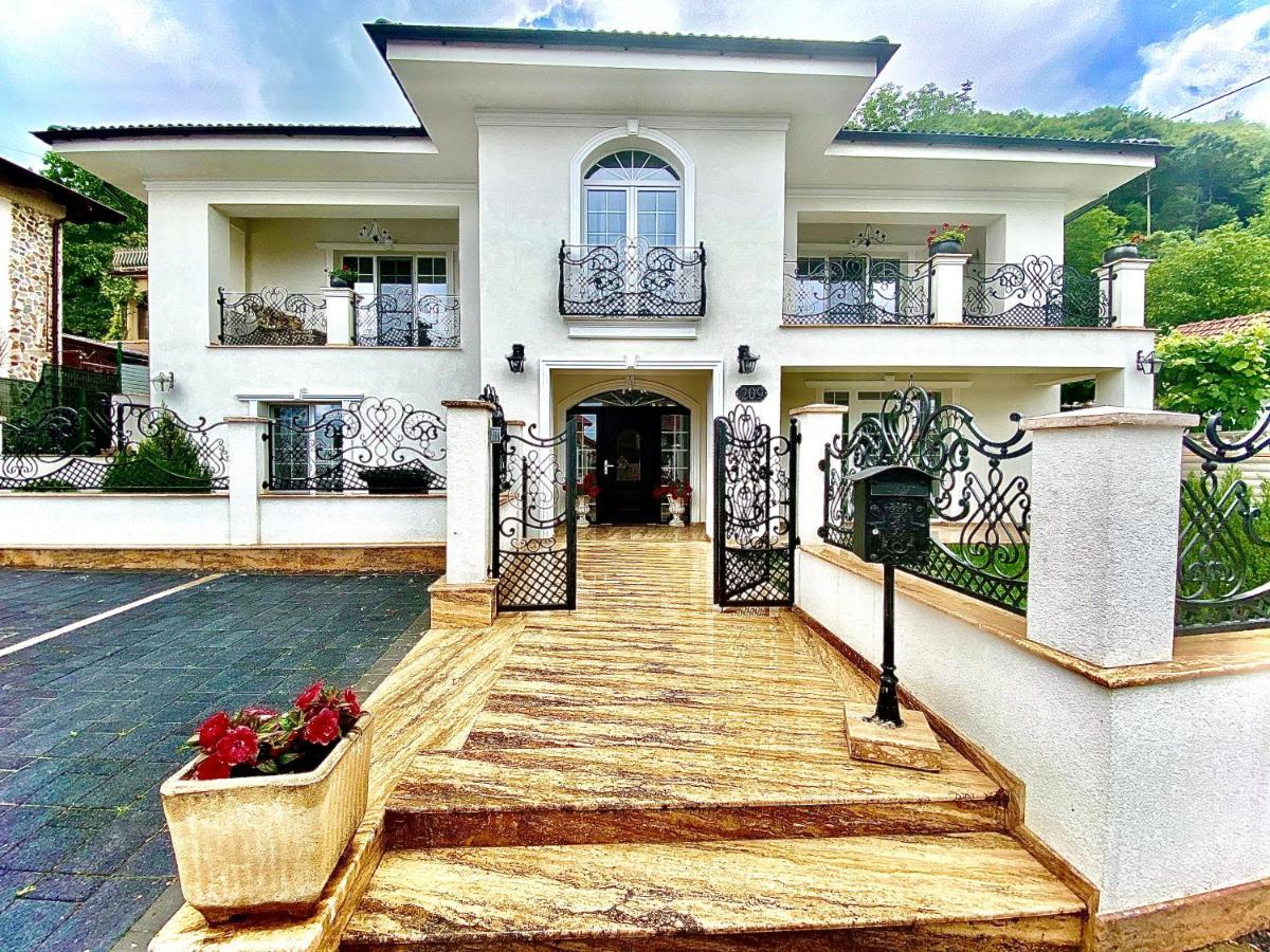 Sarada Boutique Luxury Apartment Дева Экстерьер фото