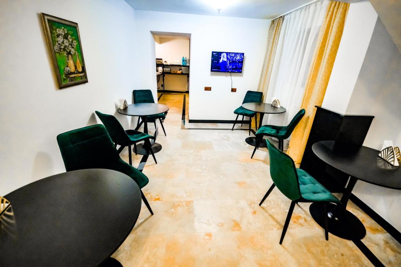 Sarada Boutique Luxury Apartment Дева Экстерьер фото