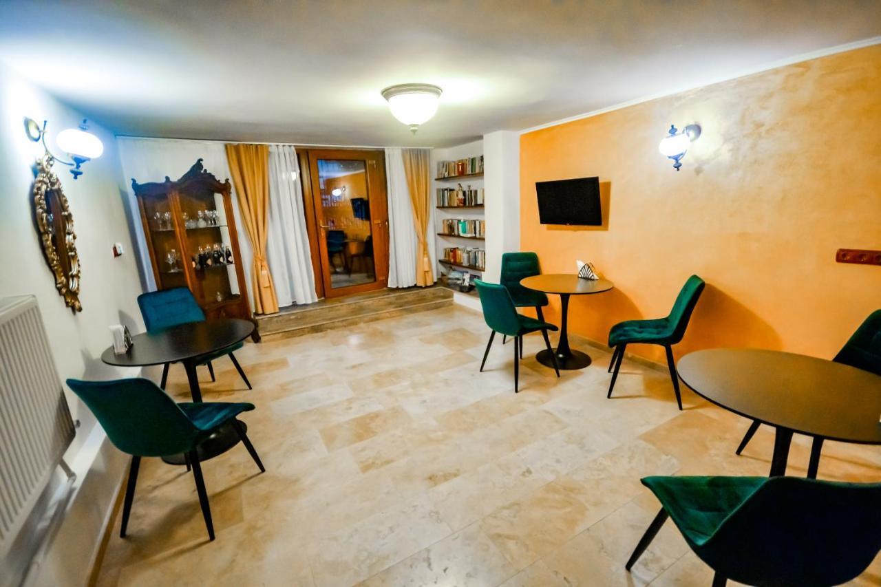Sarada Boutique Luxury Apartment Дева Экстерьер фото